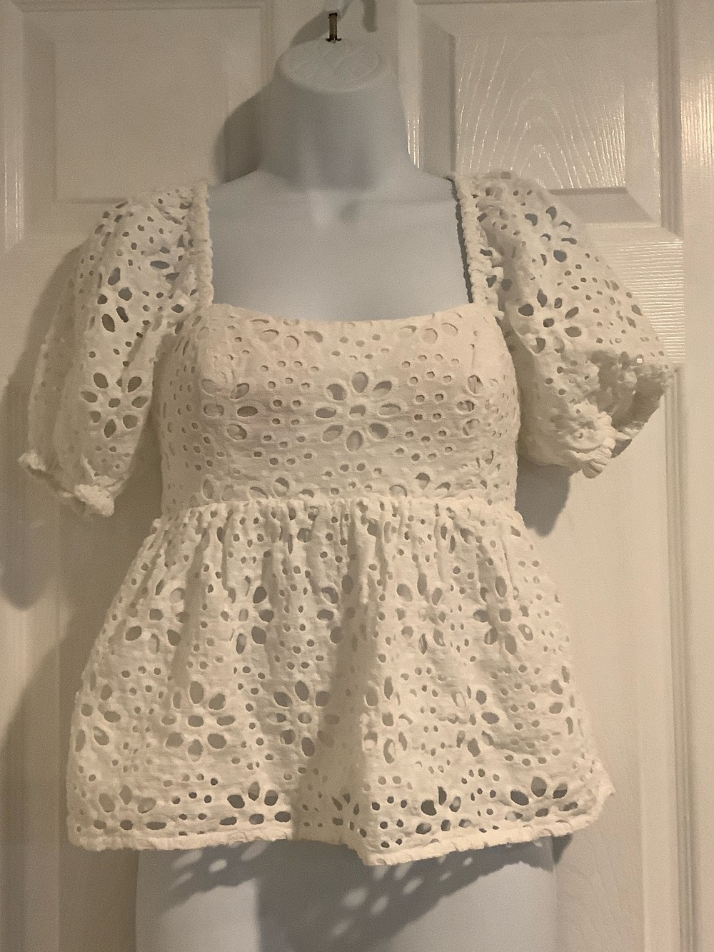 LILLY PULITZER White Eyelet Puff Sleeve Smocked Babydoll Summer Beach Top 00